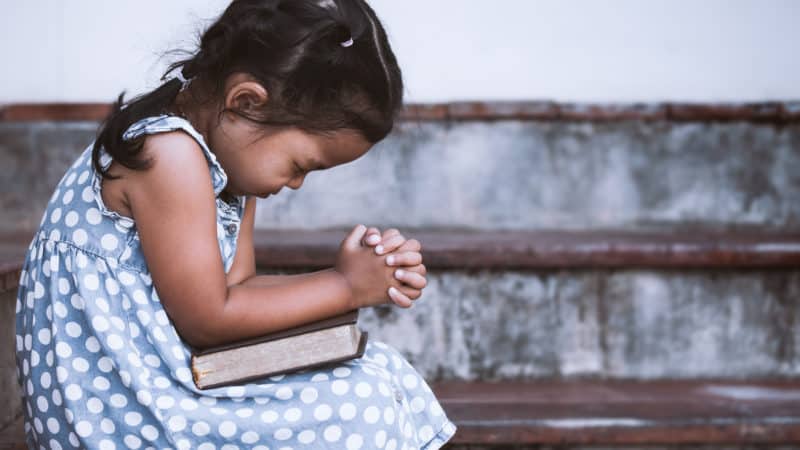 little girl praying that she would understand the bible better