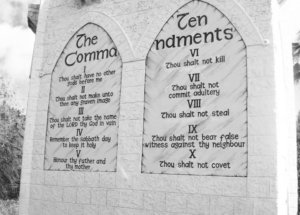 ten commandments from the bible help people in their daily life