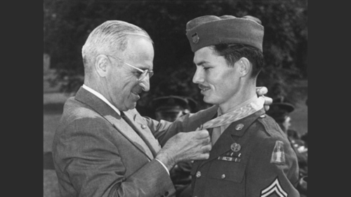 Harry Truman awarding Desmond Doss congressional medal of honor