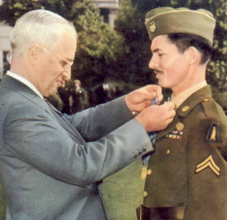 Desmond Doss Adventist conscientious objector receiving military medal of honor 