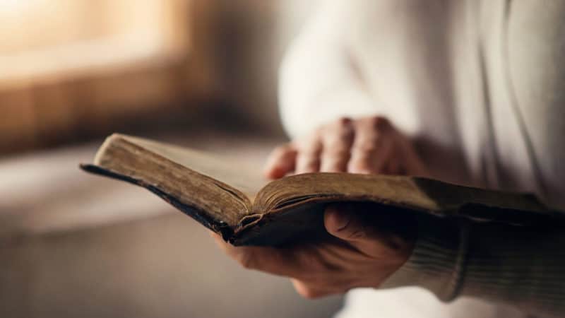 Woman reading the Bible as we study the meaning and symbolism of the Lord's Supper